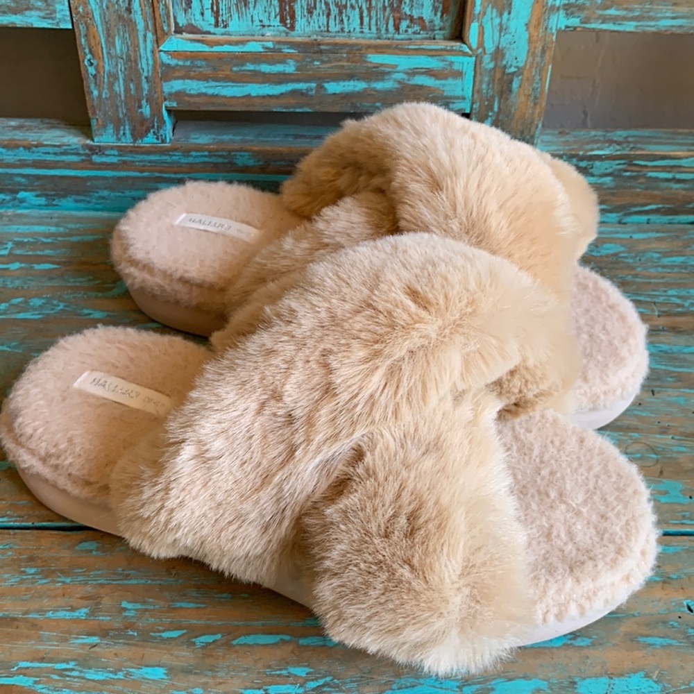Halluci Super Fluffy Slippers House Shoes 36-37 Neutral Slip-Ons Cozy Soft
